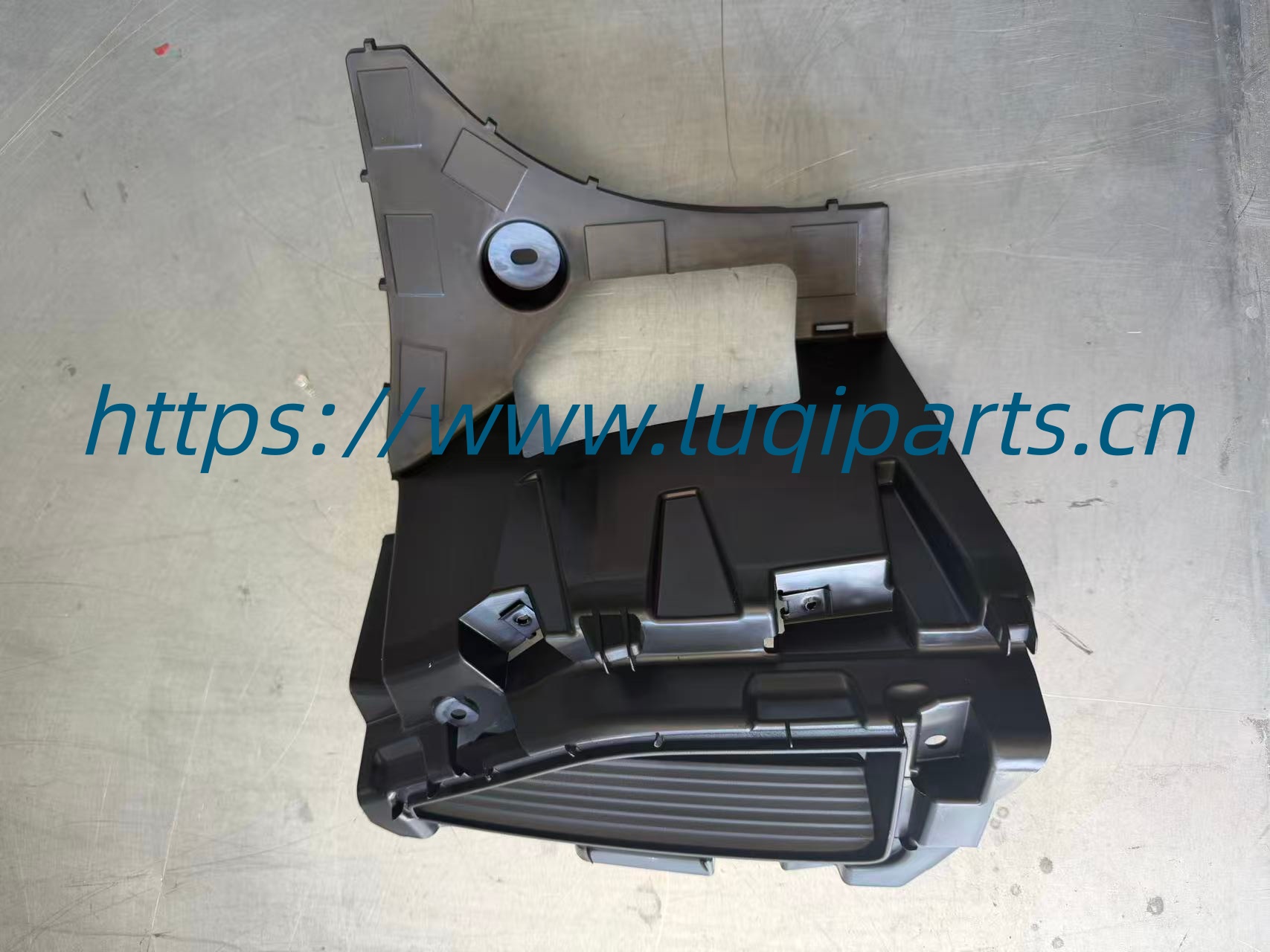 16335144-00 \ UREC-2804105 Rear left bumper trim Byd Leopard 3