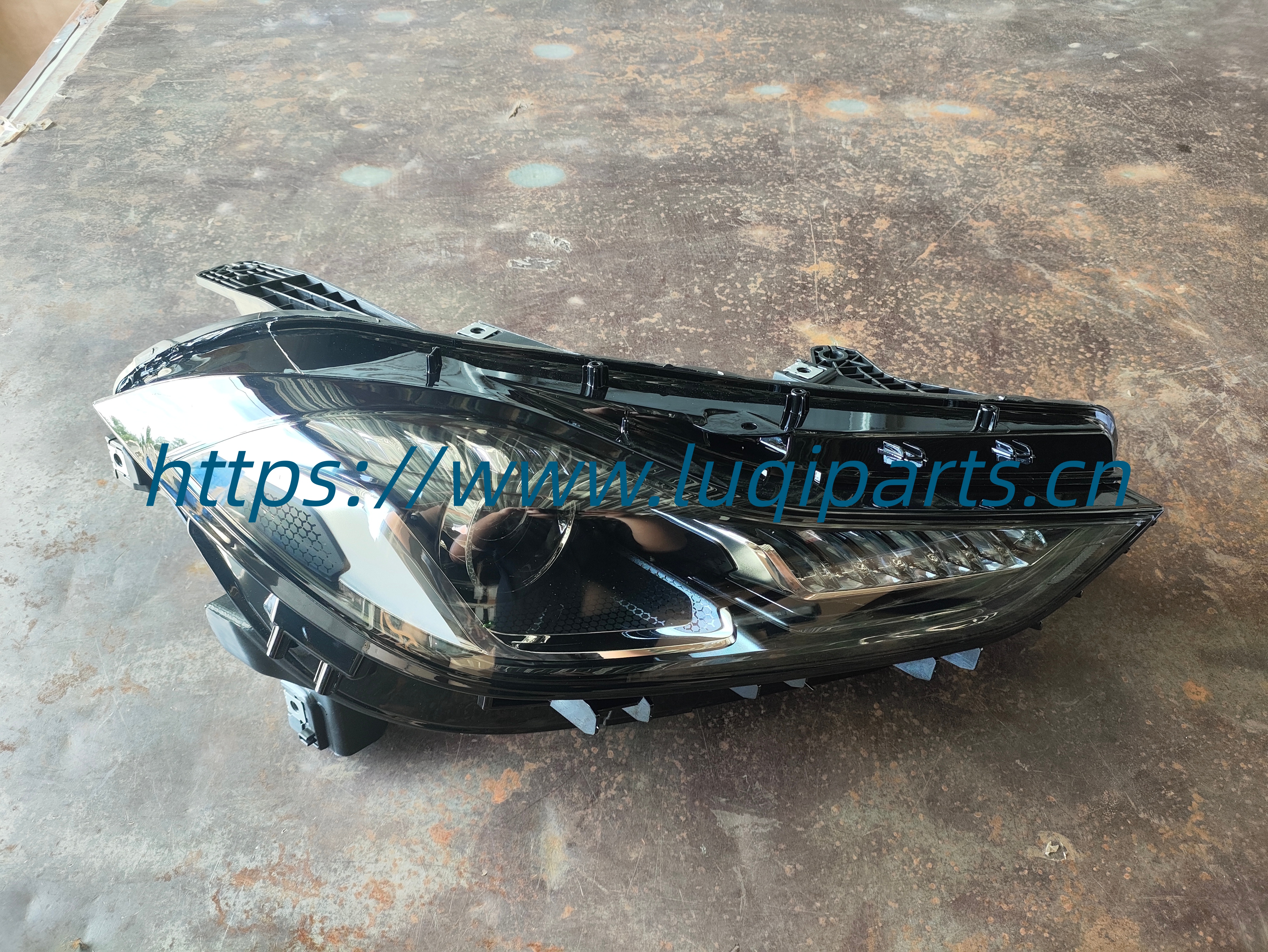 F18-4421020 Front right headlight CHERY Jetour X70 Plus