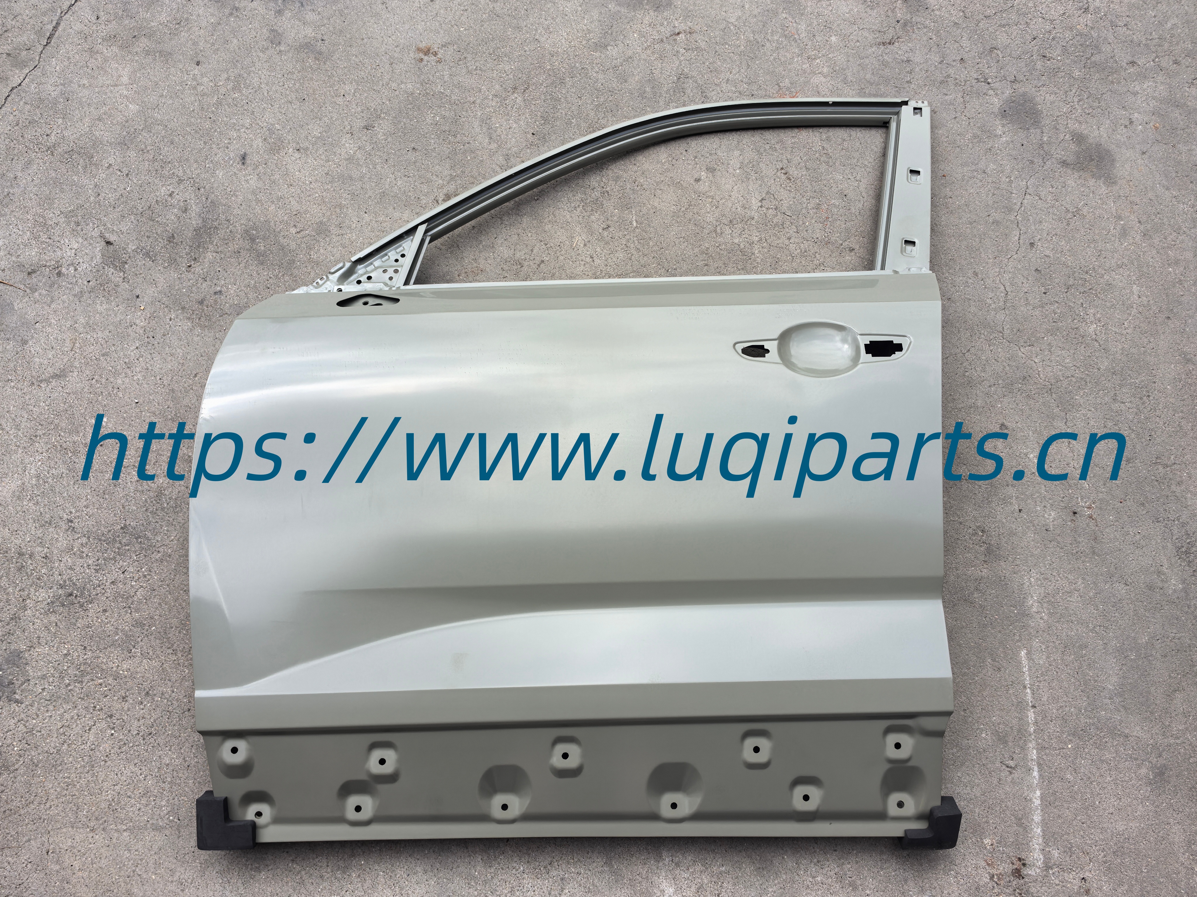 S111F270103-0100-AA Front left door CHANGAN CS35 Plus