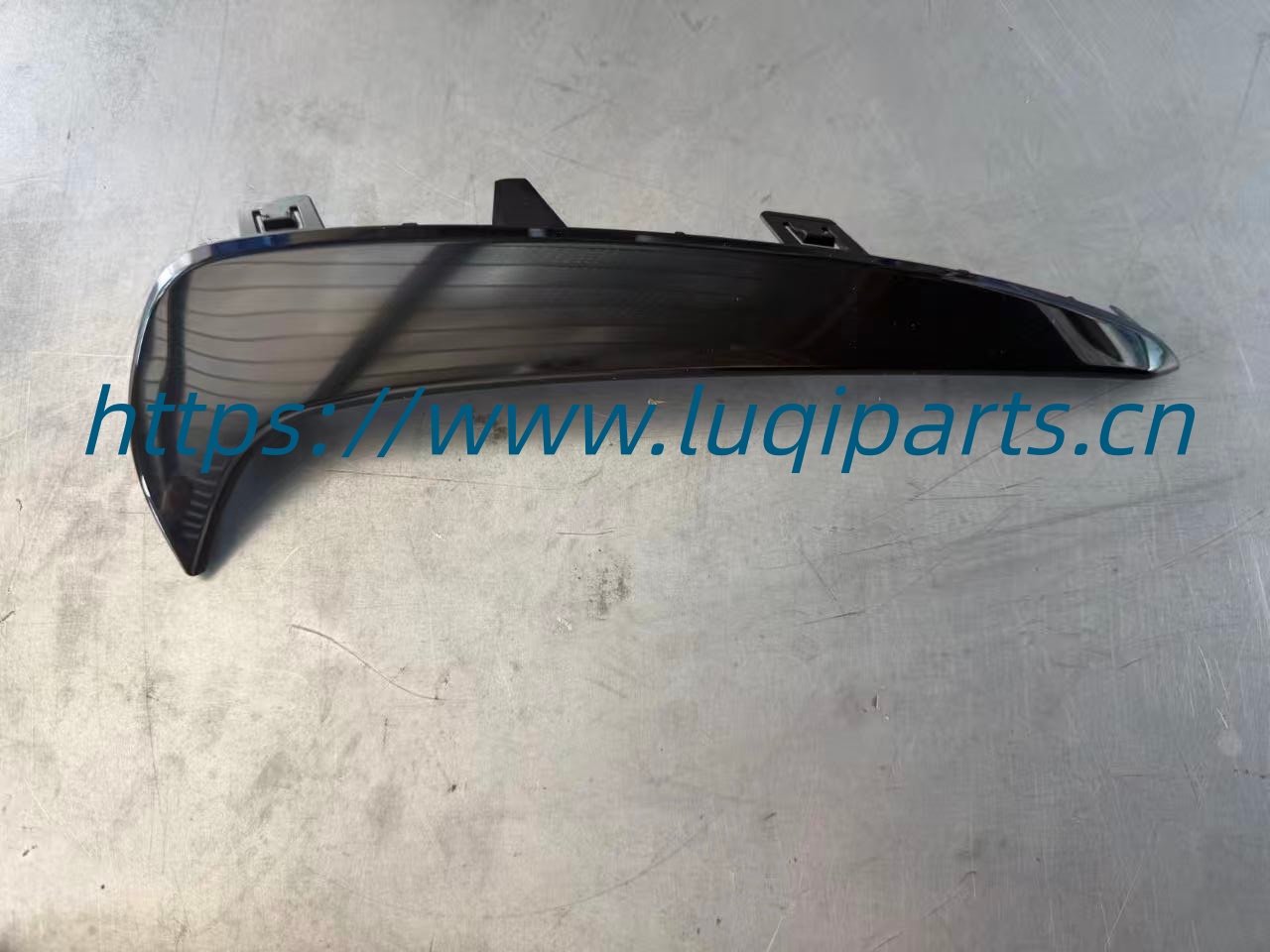 14260191-00 \ UKEA-2803228 Front bumper right decorative trim Byd Sea Lion 07