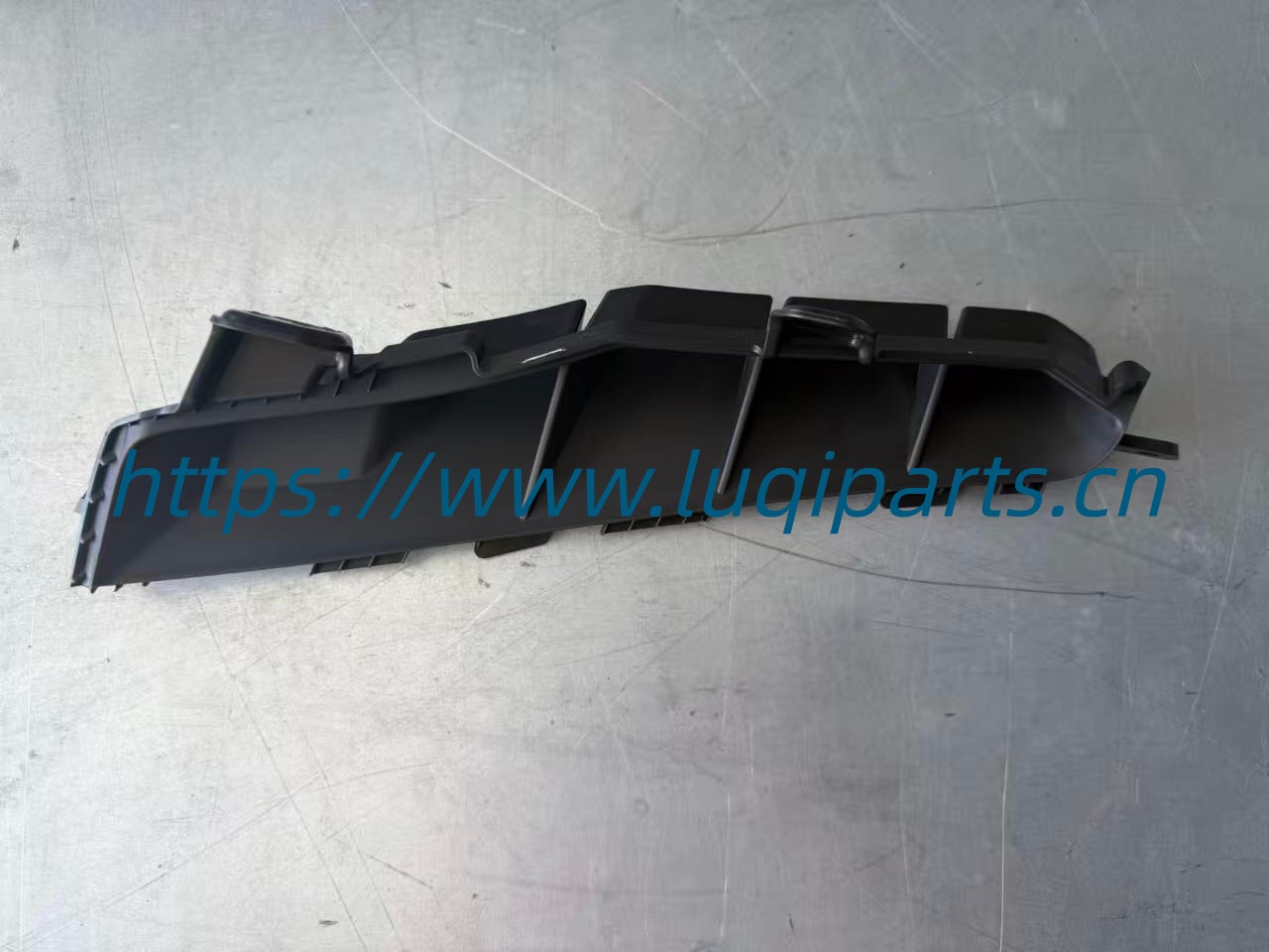 UKEA-2803226 Front bumper right deflector Byd Sea Lion 07